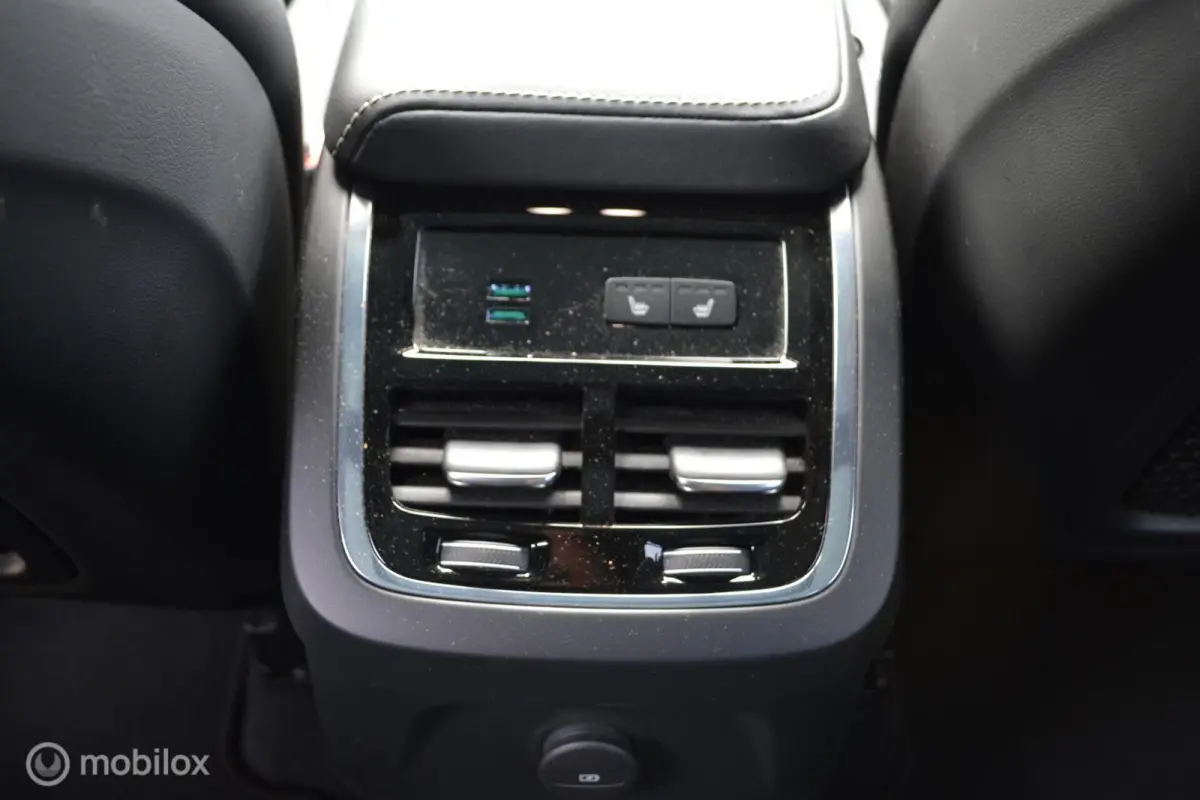 2.0 T6 Plug-in hybrid AWD Ultimate Bright | Head-up | Stoel + Stuurverwarming | Trekhaak | 360 gr camera | HK Audio |