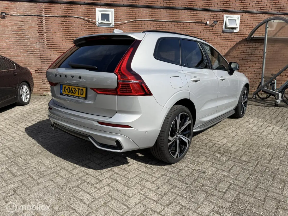 2.0 T6 Plug-in hybrid AWD Ultimate Dark | Head-up | Stoel + Stuurverwarming | Trekhaak | 360 gr camera | HK Audio | Dig. Spiegel