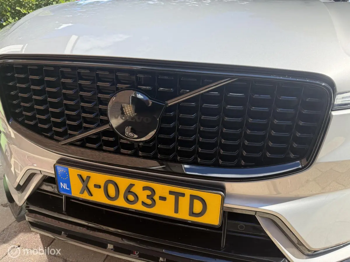 2.0 T6 Plug-in hybrid AWD Ultimate Dark | Head-up | Stoel + Stuurverwarming | Trekhaak | 360 gr camera | HK Audio | Dig. Spiegel