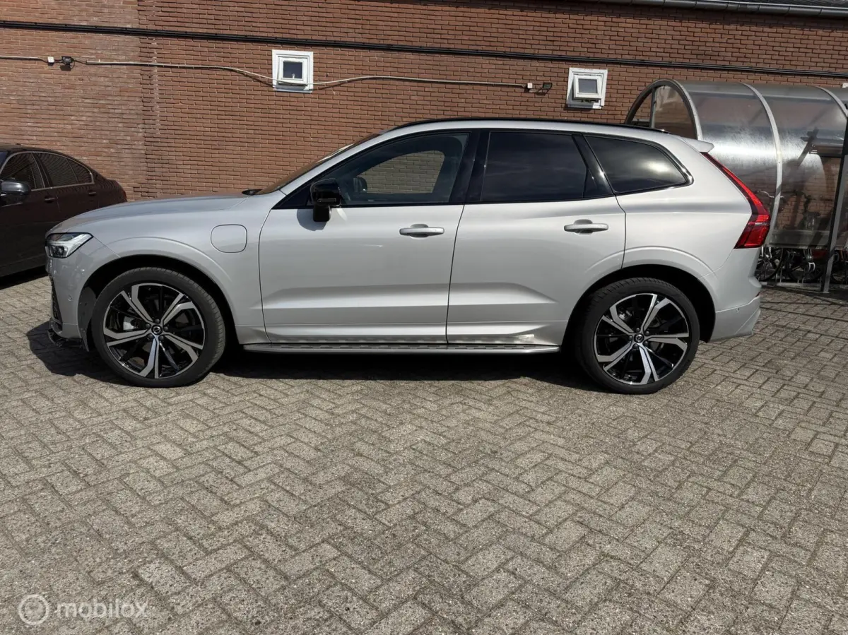 2.0 T6 Plug-in hybrid AWD Ultimate Dark | Head-up | Stoel + Stuurverwarming | Trekhaak | 360 gr camera | HK Audio | Dig. Spiegel