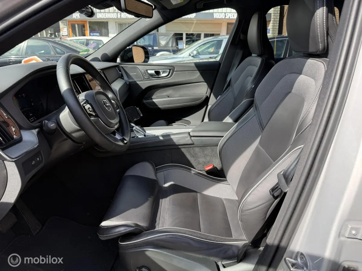 2.0 T6 Plug-in hybrid AWD Ultimate Dark | Head-up | Stoel + Stuurverwarming | Trekhaak | 360 gr camera | HK Audio | Dig. Spiegel