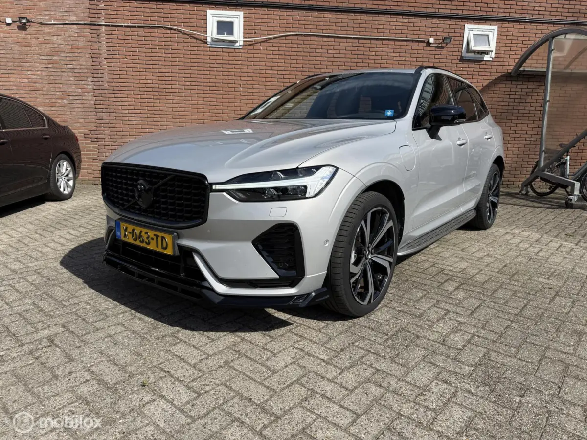 2.0 T6 Plug-in hybrid AWD Ultimate Dark | Head-up | Stoel + Stuurverwarming | Trekhaak | 360 gr camera | HK Audio | Dig. Spiegel