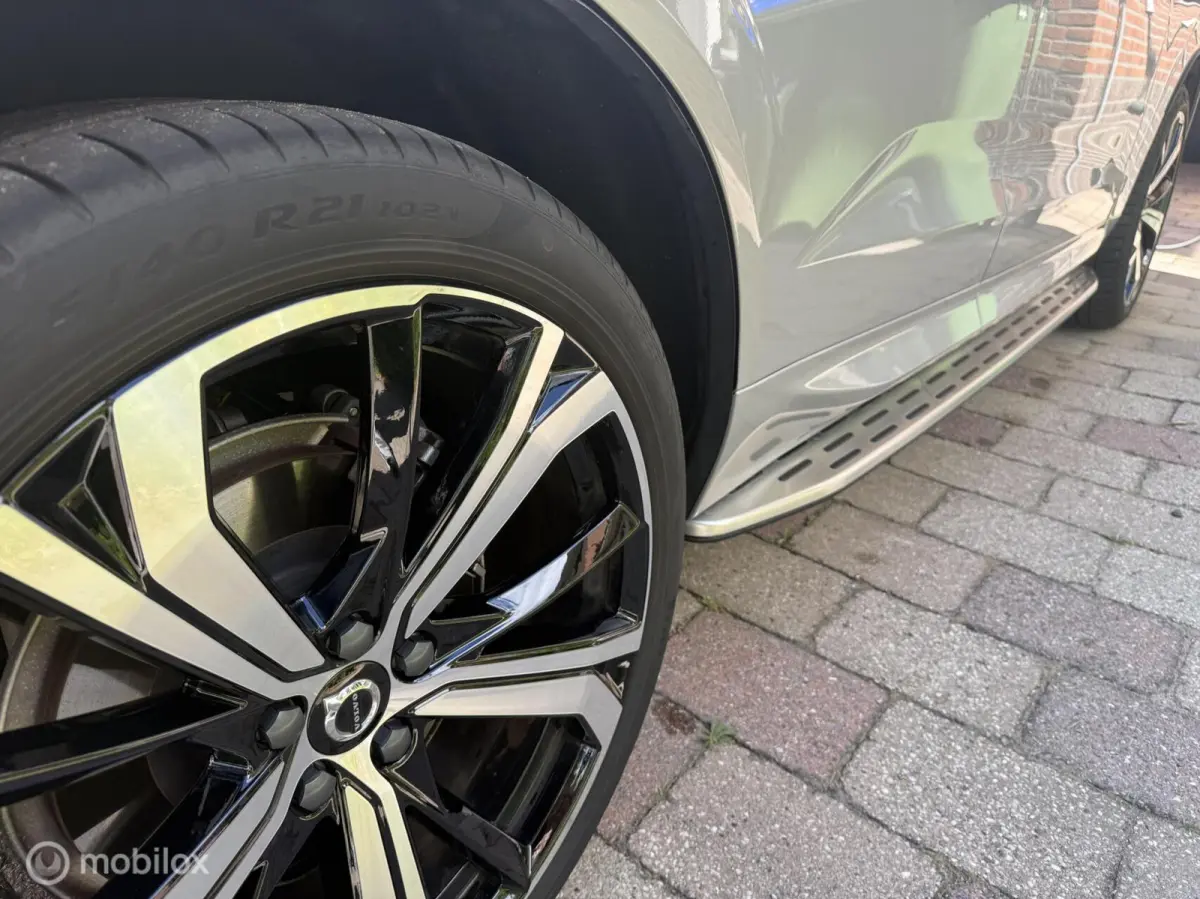 2.0 T6 Plug-in hybrid AWD Ultimate Dark | Head-up | Stoel + Stuurverwarming | Trekhaak | 360 gr camera | HK Audio | Dig. Spiegel