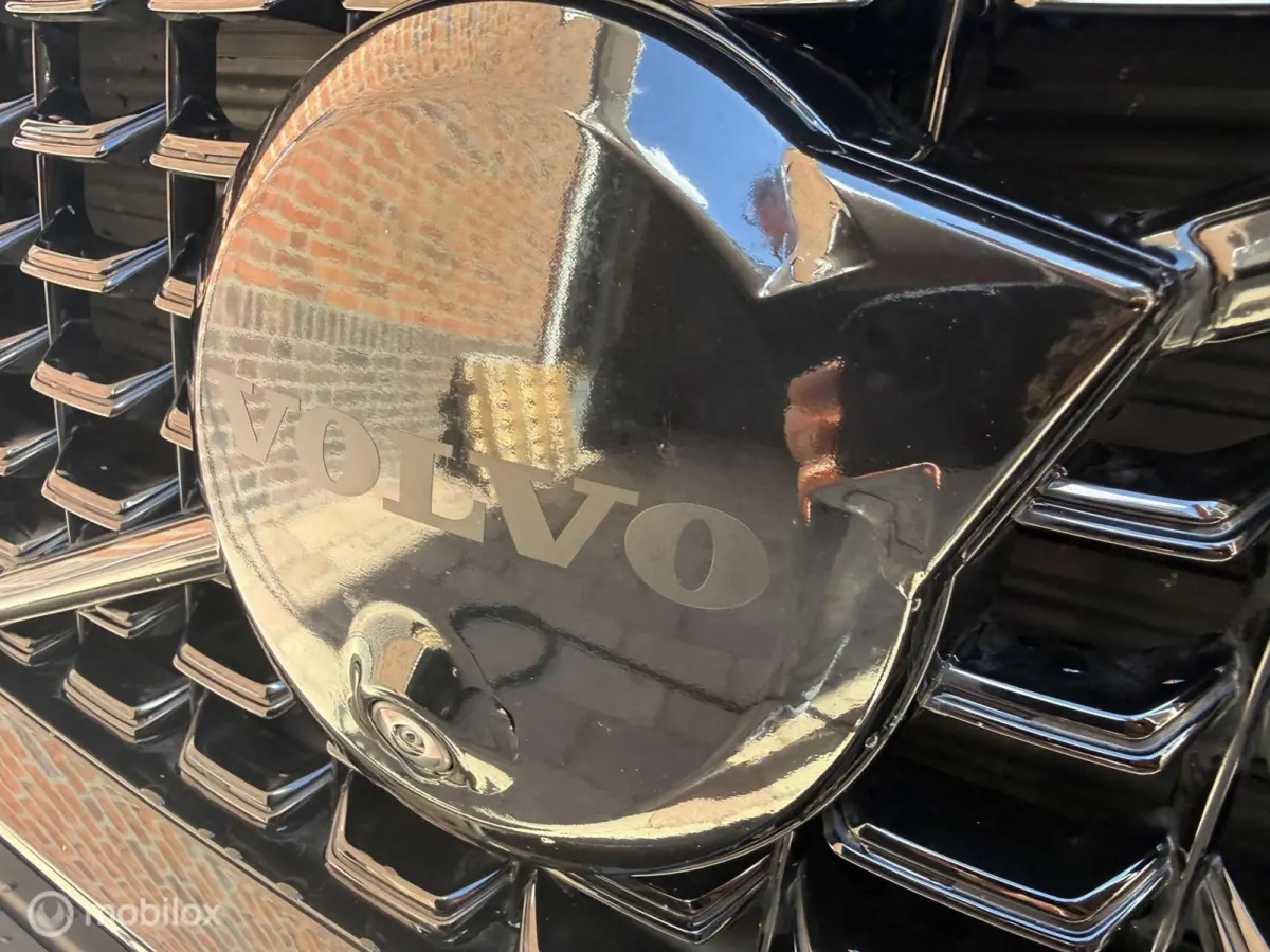 2.0 T6 Plug-in hybrid AWD Ultimate Dark | Head-up | Stoel + Stuurverwarming | Trekhaak | 360 gr camera | HK Audio | Dig. Spiegel