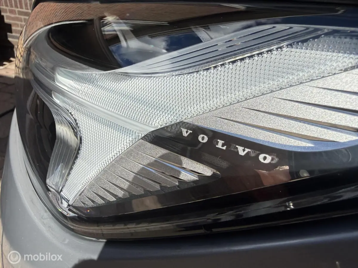 2.0 T6 Plug-in hybrid AWD Ultimate Dark | Head-up | Stoel + Stuurverwarming | Trekhaak | 360 gr camera | HK Audio | Dig. Spiegel