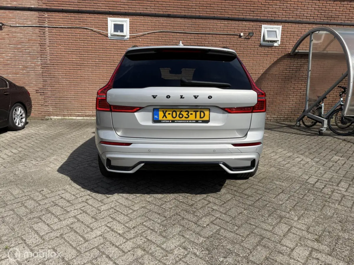 2.0 T6 Plug-in hybrid AWD Ultimate Dark | Head-up | Stoel + Stuurverwarming | Trekhaak | 360 gr camera | HK Audio | Dig. Spiegel