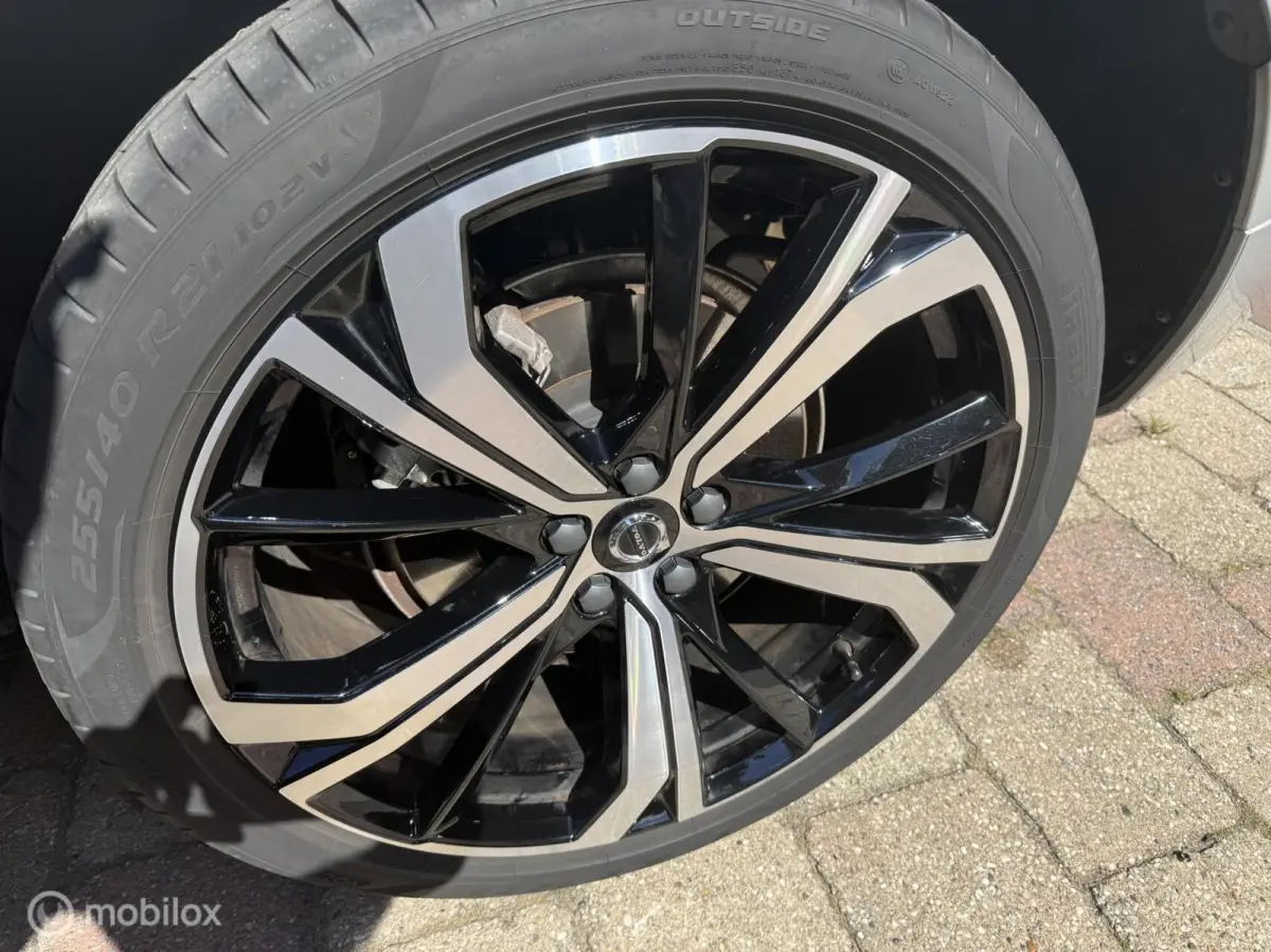 2.0 T6 Plug-in hybrid AWD Ultimate Dark | Head-up | Stoel + Stuurverwarming | Trekhaak | 360 gr camera | HK Audio | Dig. Spiegel