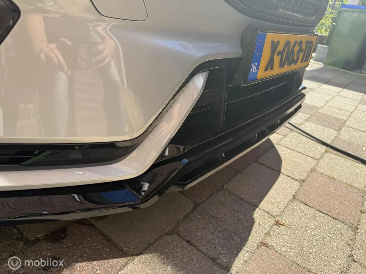 2.0 T6 Plug-in hybrid AWD Ultimate Dark | Head-up | Stoel + Stuurverwarming | Trekhaak | 360 gr camera | HK Audio | Dig. Spiegel