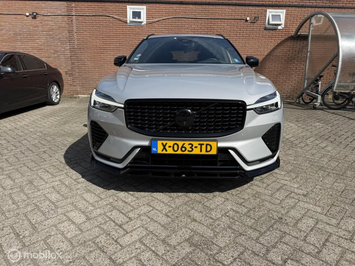 2.0 T6 Plug-in hybrid AWD Ultimate Dark | Head-up | Stoel + Stuurverwarming | Trekhaak | 360 gr camera | HK Audio | Dig. Spiegel