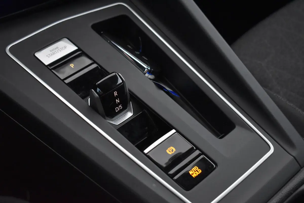 1.5 eTSI R-Line ACC DCC Carplay Camera Sfeer Trekhaak