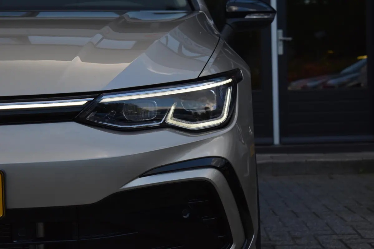 1.5 eTSI R-Line ACC DCC Carplay Camera Sfeer Trekhaak