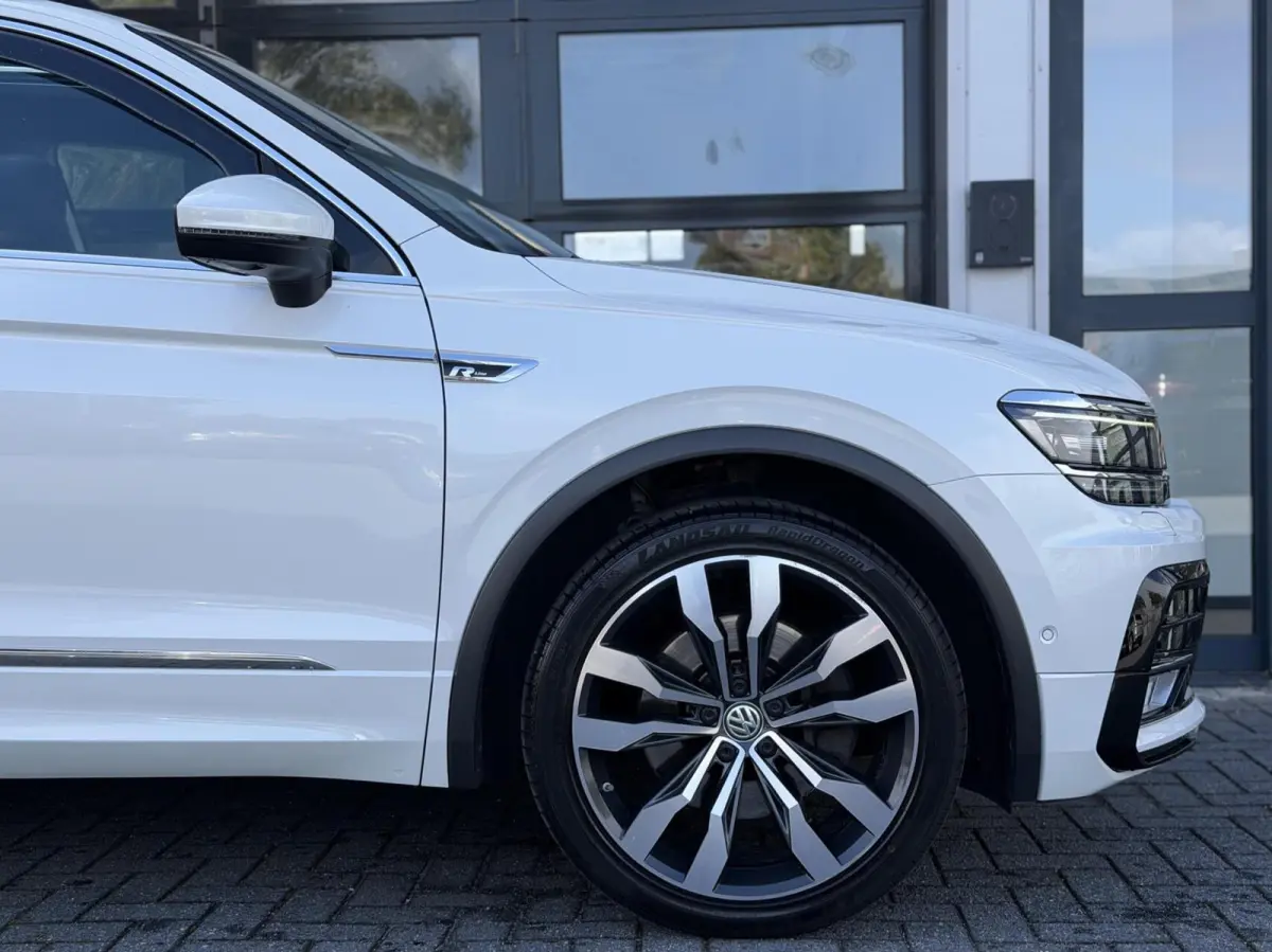 2.0 TSI 4Motion R-Line / PANO / HUD / LUXE