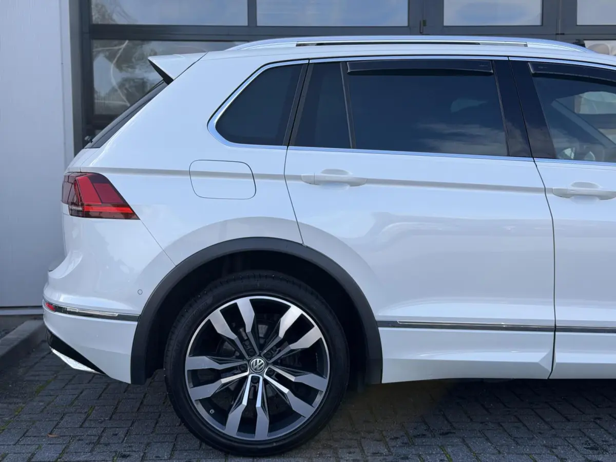 2.0 TSI 4Motion R-Line / PANO / HUD / LUXE