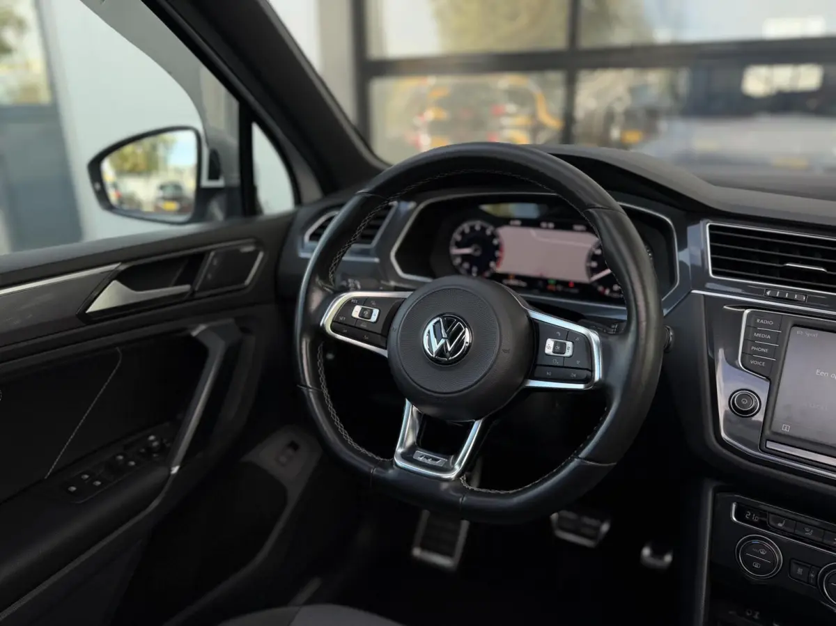 2.0 TSI 4Motion R-Line / PANO / HUD / LUXE