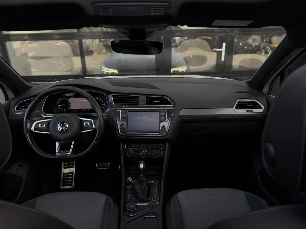 2.0 TSI 4Motion R-Line / PANO / HUD / LUXE