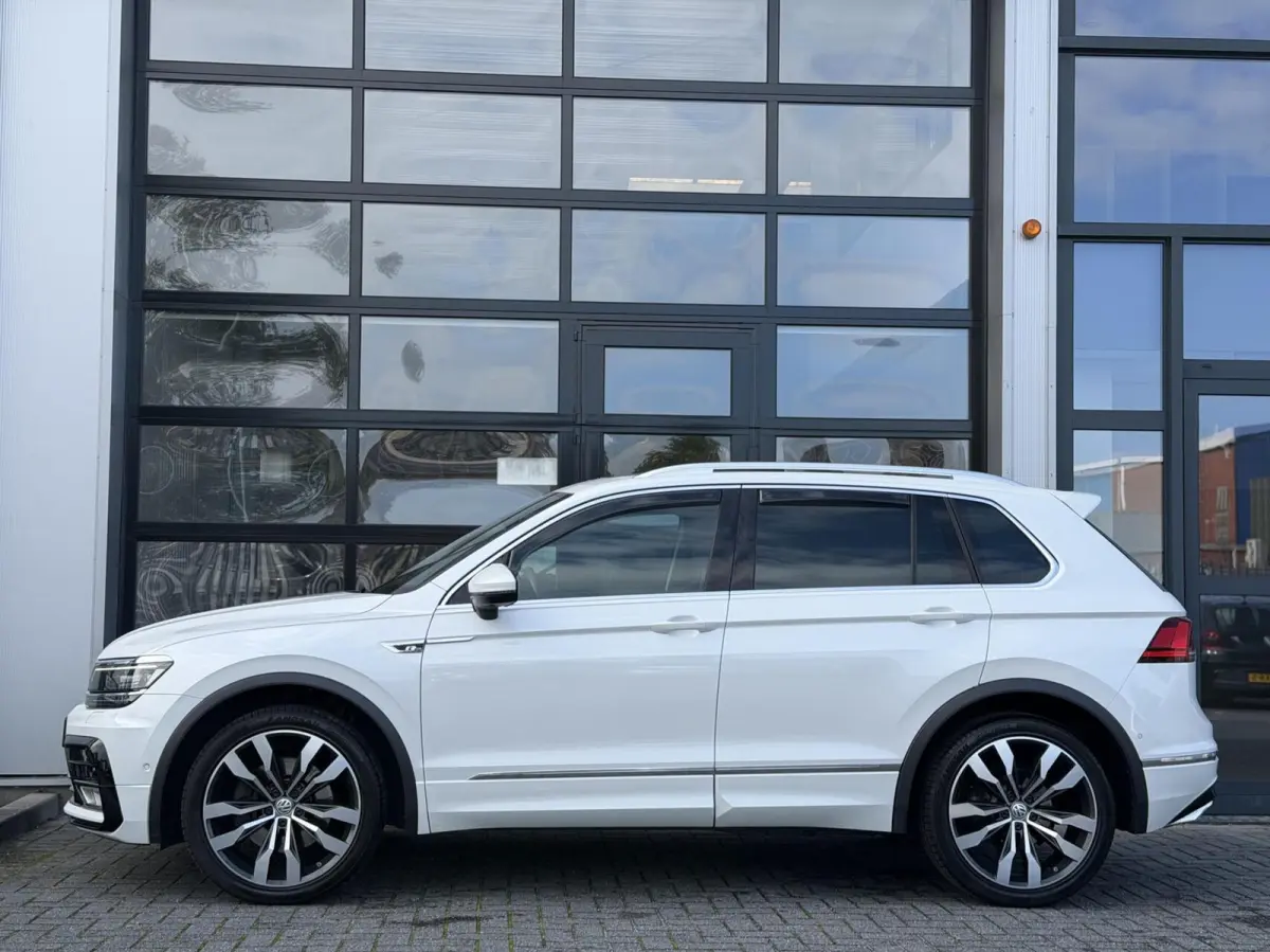 2.0 TSI 4Motion R-Line / PANO / HUD / LUXE