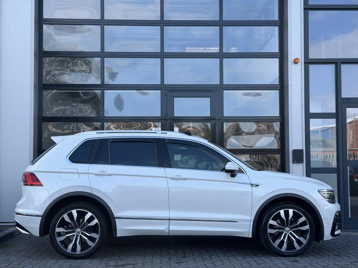 2.0 TSI 4Motion R-Line / PANO / HUD / LUXE