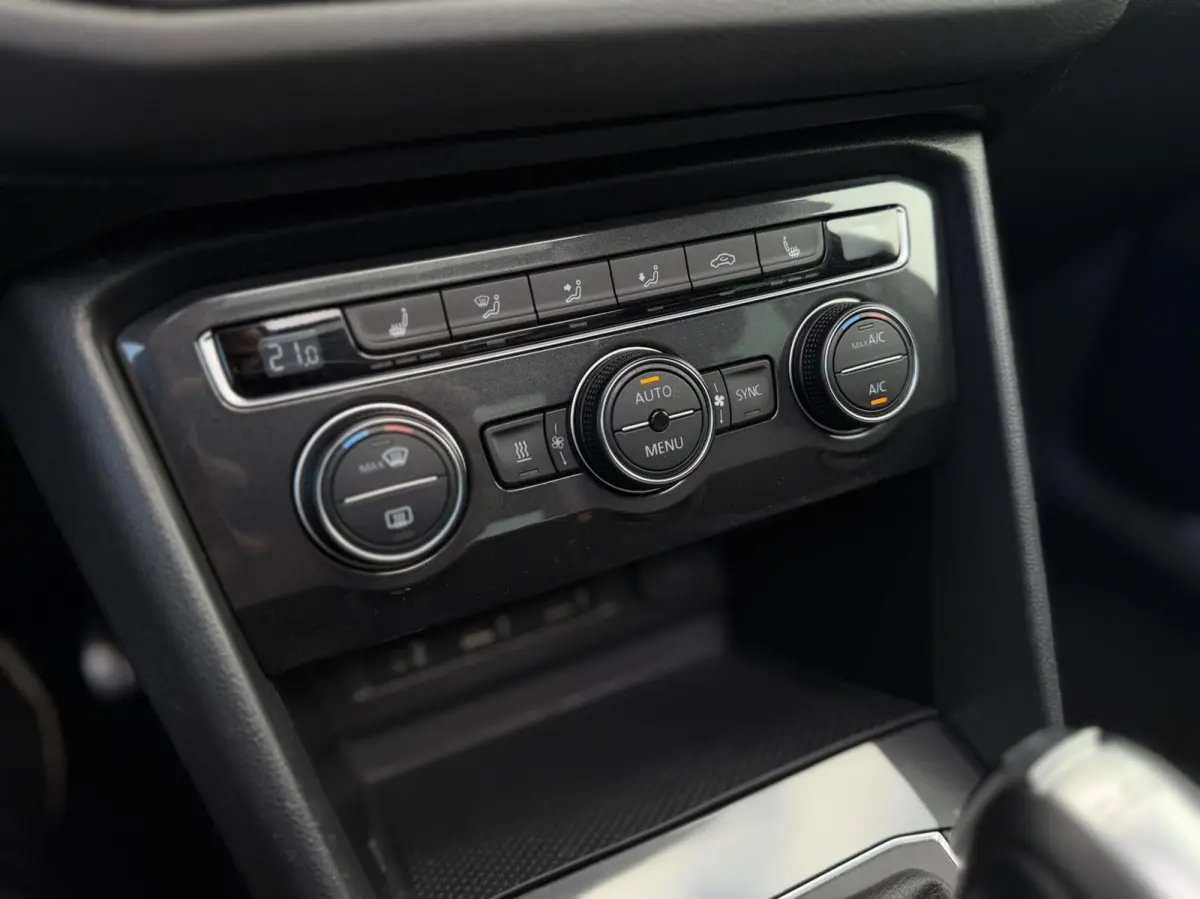 2.0 TSI 4Motion R-Line / PANO / HUD / LUXE