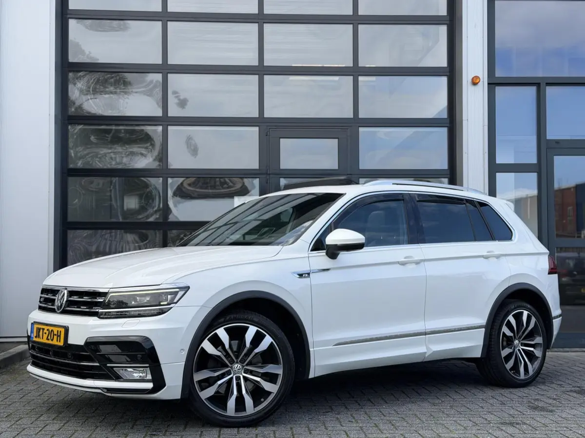 2.0 TSI 4Motion R-Line / PANO / HUD / LUXE