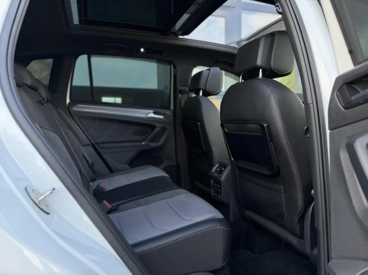 2.0 TSI 4Motion R-Line / PANO / HUD / LUXE