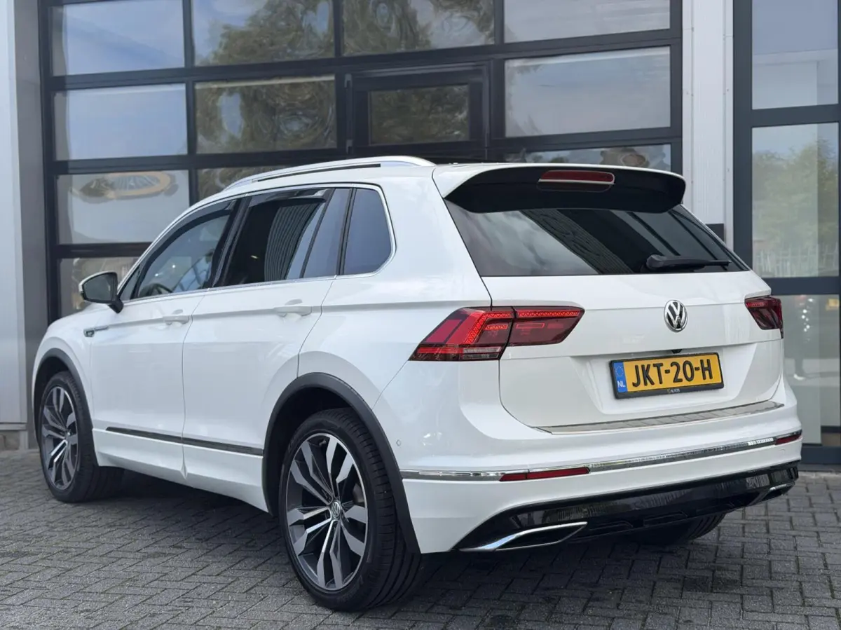 2.0 TSI 4Motion R-Line / PANO / HUD / LUXE