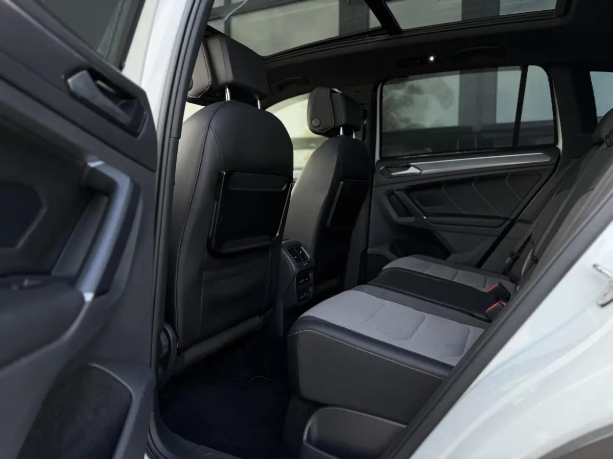2.0 TSI 4Motion R-Line / PANO / HUD / LUXE