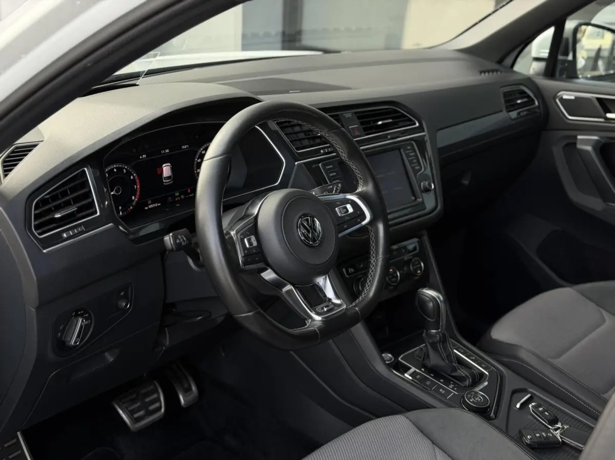 2.0 TSI 4Motion R-Line / PANO / HUD / LUXE