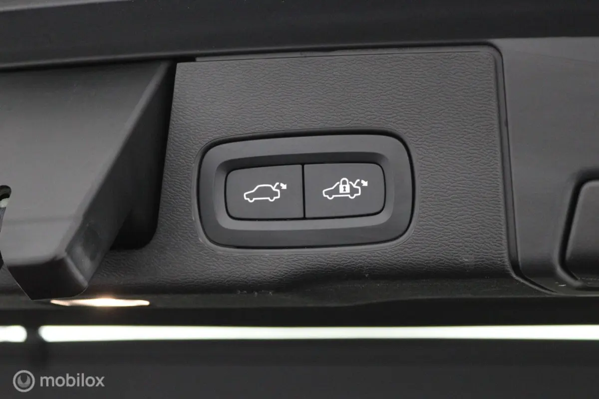 2.0 T6 Plug-in hybrid AWD Plus Dark | Trekhaak | Pano | SOH 96.3 | 360cam | Adapt. Cruise