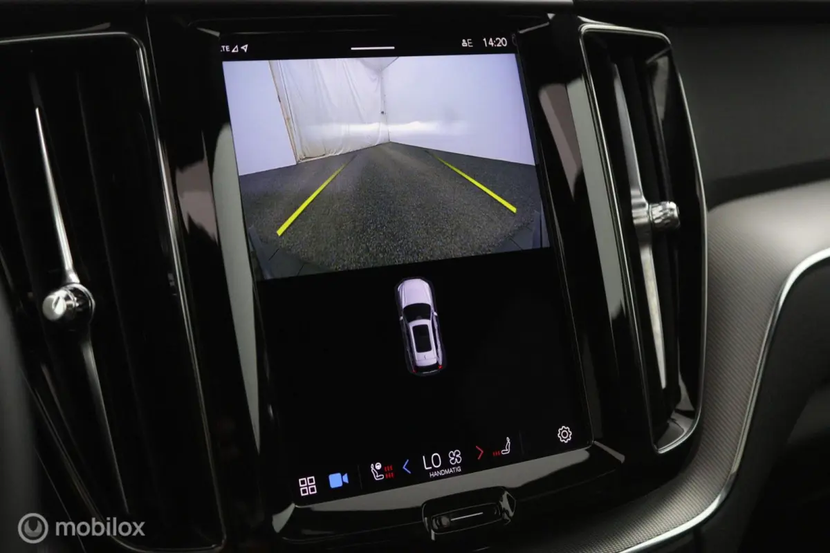 2.0 T6 Plug-in hybrid AWD Plus Dark | Trekhaak | Pano | SOH 96.3 | 360cam | Adapt. Cruise