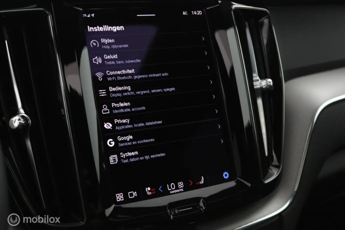 2.0 T6 Plug-in hybrid AWD Plus Dark | Trekhaak | Pano | SOH 96.3 | 360cam | Adapt. Cruise