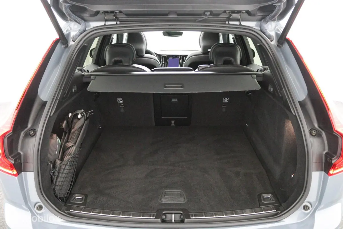 2.0 T6 Plug-in hybrid AWD Plus Dark | Trekhaak | Pano | SOH 96.3 | 360cam | Adapt. Cruise