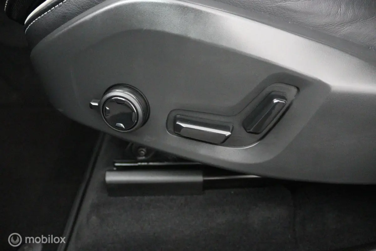 2.0 T6 Plug-in hybrid AWD Plus Dark | Trekhaak | Pano | SOH 96.3 | 360cam | Adapt. Cruise