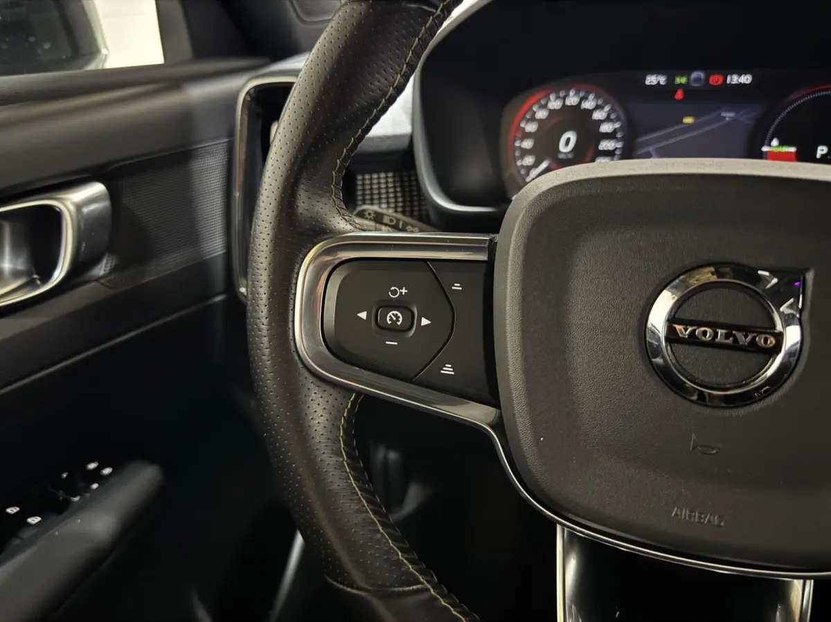 1.5 T5 R-Design Carplay Navi Cruise Camera Trekh.