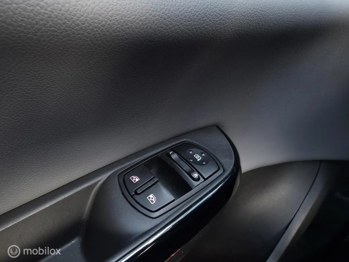 1.0 Turbo Business+ / Half leder / Cruise control