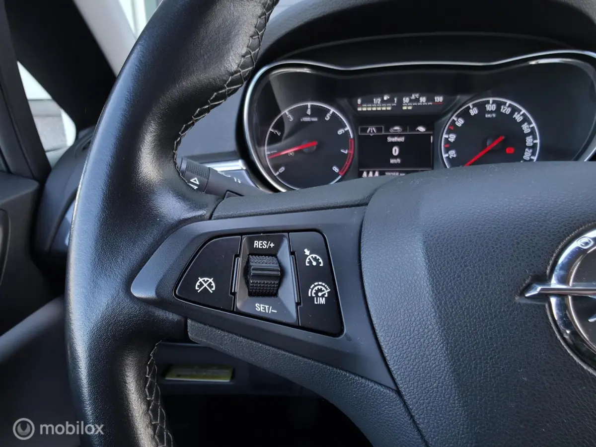1.0 Turbo Business+ / Half leder / Cruise control