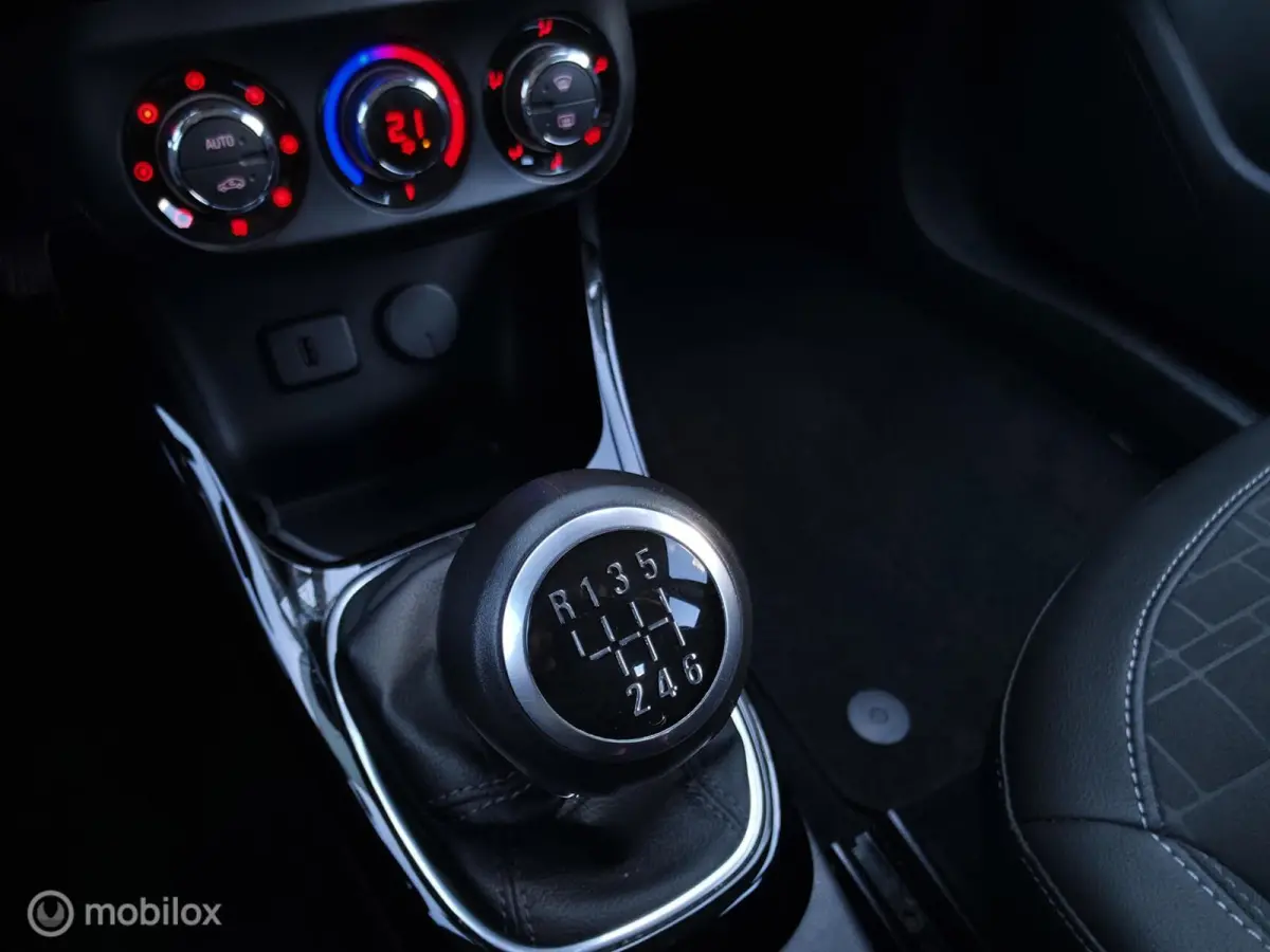 1.0 Turbo Business+ / Half leder / Cruise control