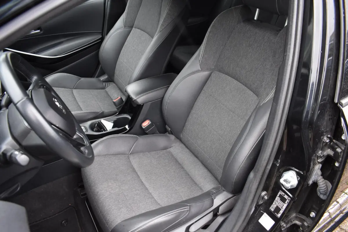1.8 Hybrid Business Plus | Carplay | Stoelverwarming | Camera |
