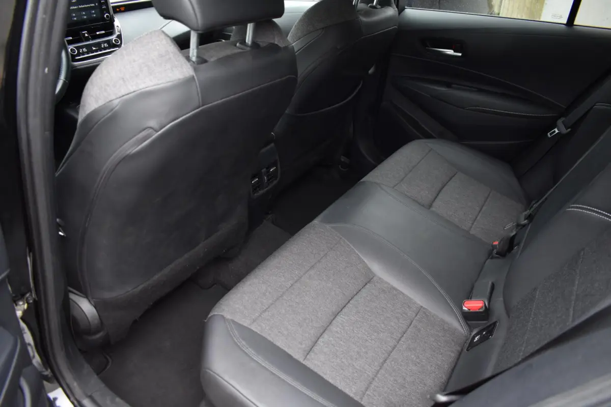 1.8 Hybrid Business Plus | Carplay | Stoelverwarming | Camera |