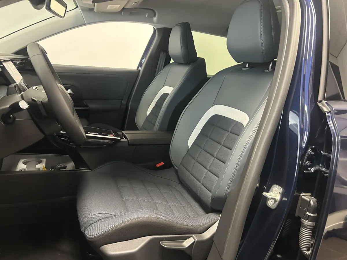 1.6 Plug-In Hybrid 195 Business | Elektrische stoelen | 360 Camera | Adaptieve Cruise Control | Apple Carplay/Android Auto