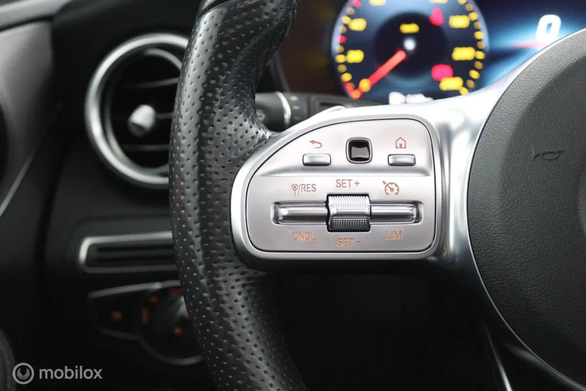 180 Business Solution AMG | Pano | Elektrische kofferklep | AMG | Cruisecontrol