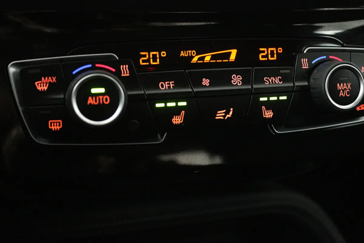 sDrive20i (CAMERA, STOELVERWARMING, TREKHAAK)