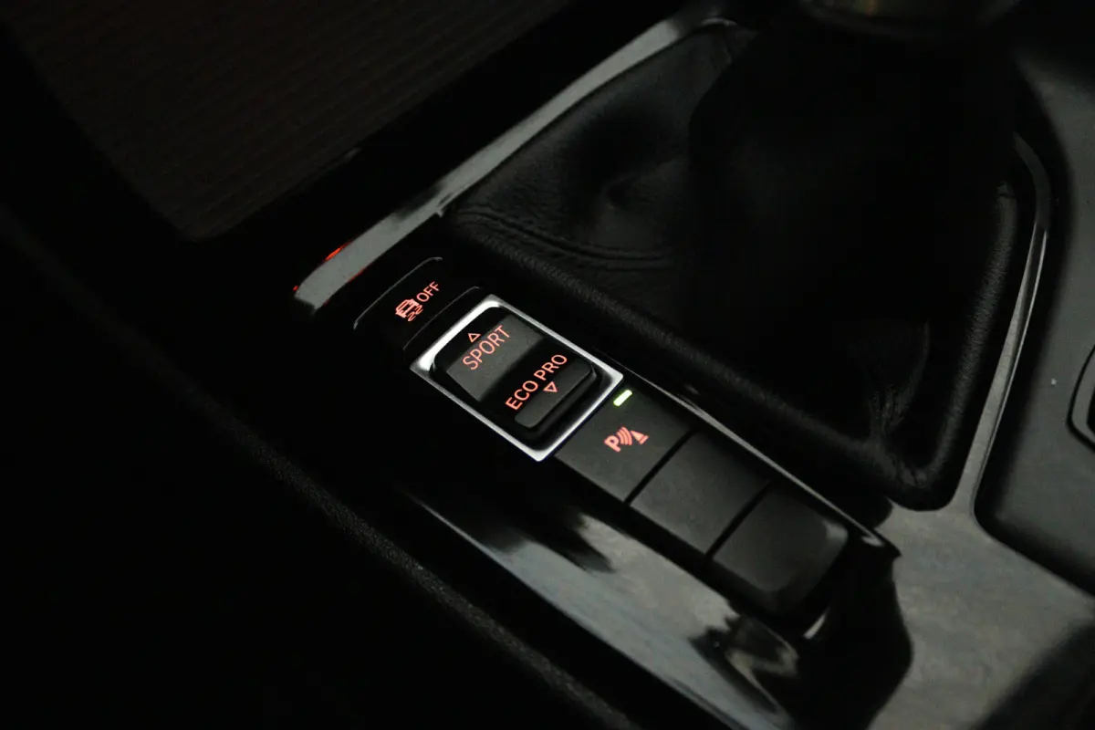 sDrive20i (CAMERA, STOELVERWARMING, TREKHAAK)
