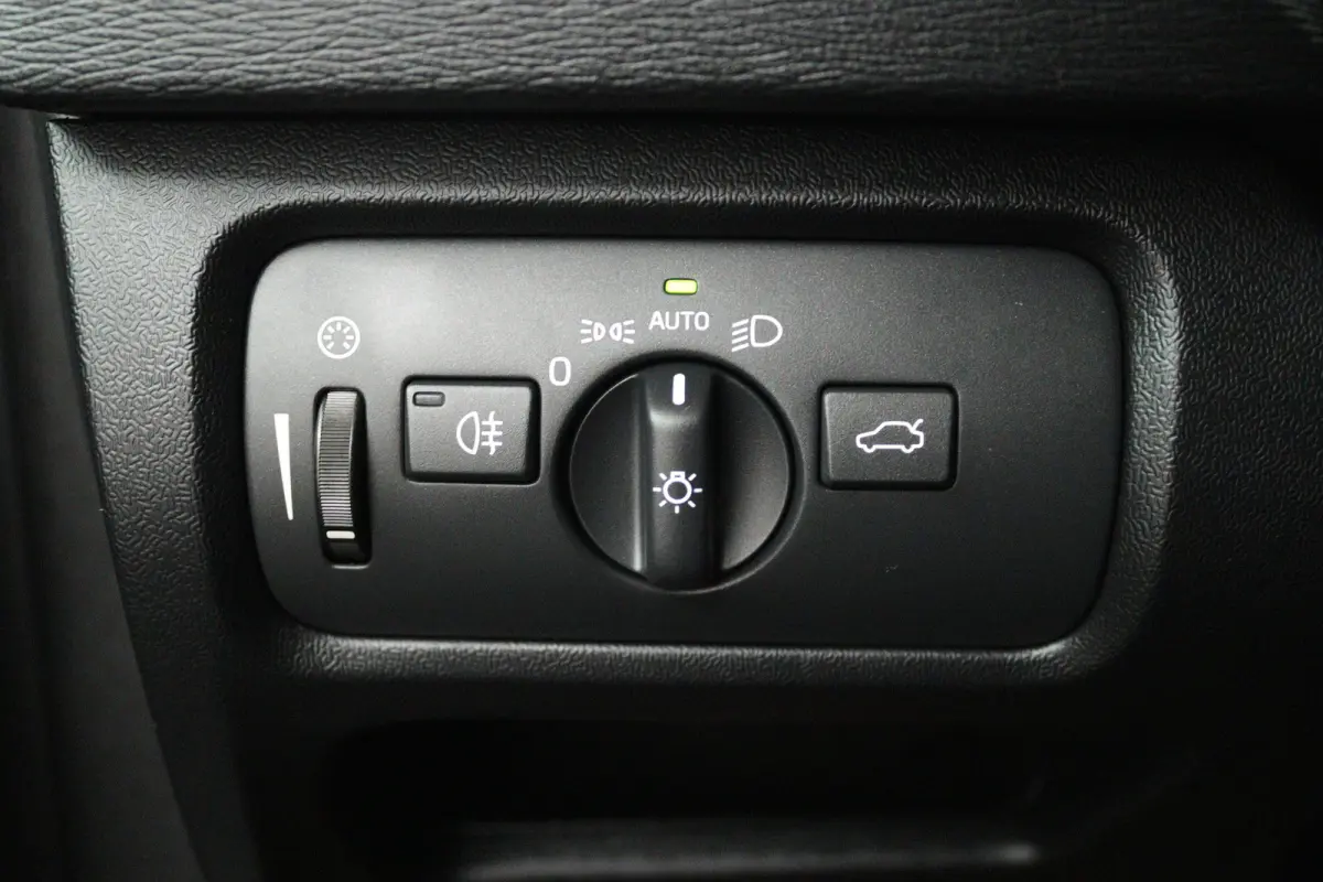 1.5 T3 Dynamic Edition (PANORAMADAK, STOELVERWARMING, CAMERA, NAVIGATIE, PARKEERSENSOREN)