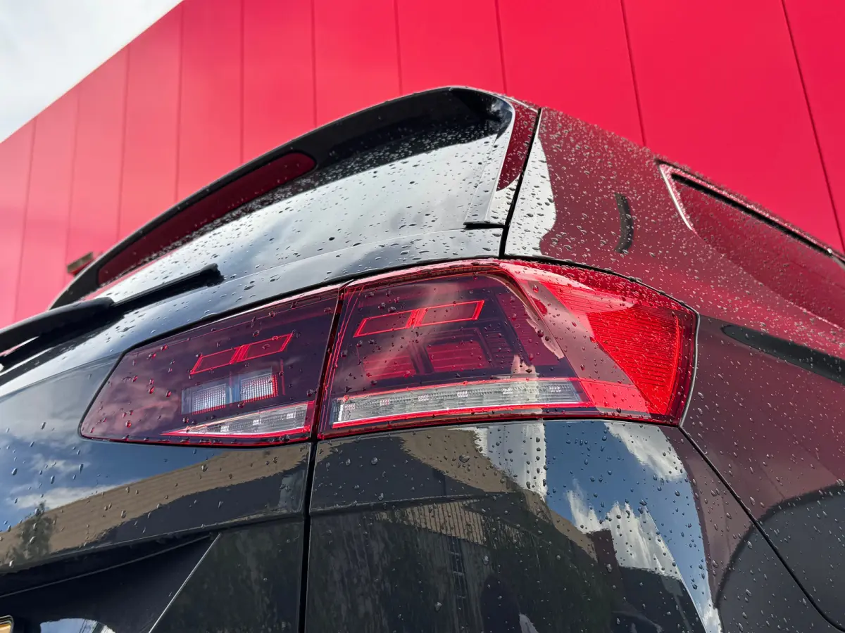 1.4 TSI PHEV GTE Business | Navigatie | Carplay | Camera | Elek. Stoel | Massage | Stoelverwarming | Adaptieve Cruise | | Achterbank in delen neerklapbaar | Achteruitrijcamera | Achteruitrij
