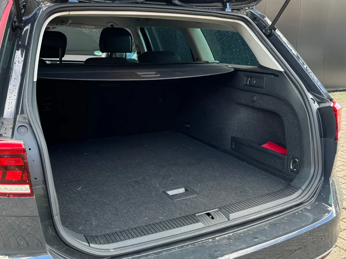 1.4 TSI PHEV GTE Business | Navigatie | Carplay | Camera | Elek. Stoel | Massage | Stoelverwarming | Adaptieve Cruise | | Achterbank in delen neerklapbaar | Achteruitrijcamera | Achteruitrij
