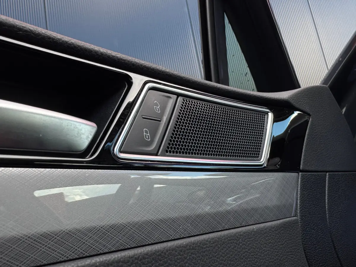 1.4 TSI PHEV GTE Business | Navigatie | Carplay | Camera | Elek. Stoel | Massage | Stoelverwarming | Adaptieve Cruise | | Achterbank in delen neerklapbaar | Achteruitrijcamera | Achteruitrij