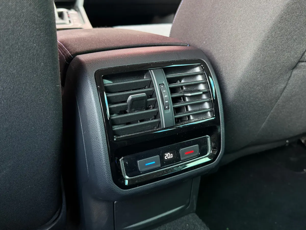 1.4 TSI PHEV GTE Business | Navigatie | Carplay | Camera | Elek. Stoel | Massage | Stoelverwarming | Adaptieve Cruise | | Achterbank in delen neerklapbaar | Achteruitrijcamera | Achteruitrij