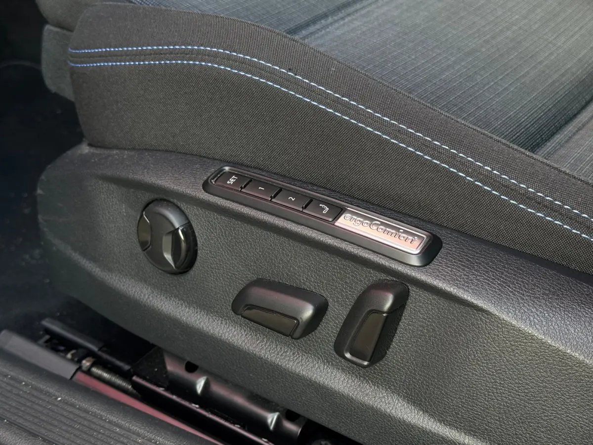 1.4 TSI PHEV GTE Business | Navigatie | Carplay | Camera | Elek. Stoel | Massage | Stoelverwarming | Adaptieve Cruise | | Achterbank in delen neerklapbaar | Achteruitrijcamera | Achteruitrij