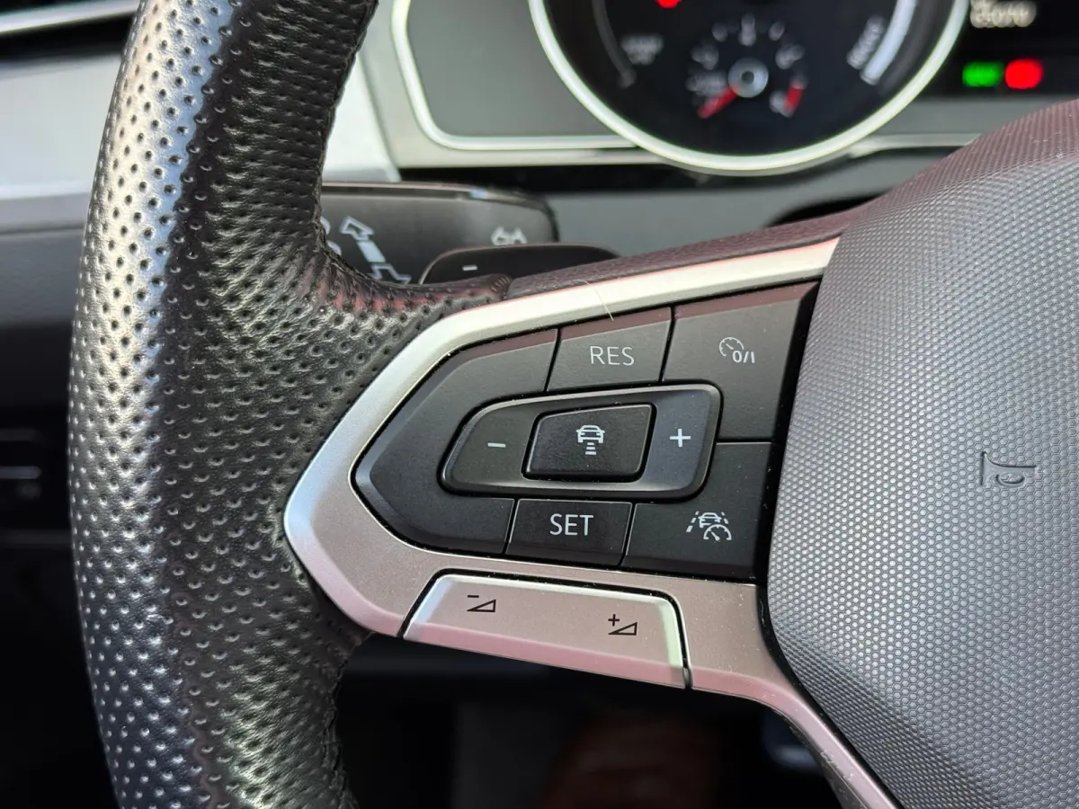 1.4 TSI PHEV GTE Business | Navigatie | Carplay | Camera | Elek. Stoel | Massage | Stoelverwarming | Adaptieve Cruise | | Achterbank in delen neerklapbaar | Achteruitrijcamera | Achteruitrij