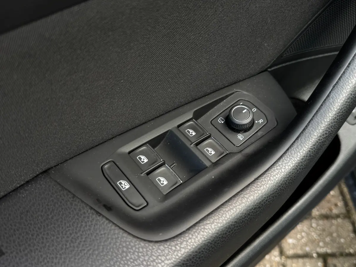 1.4 TSI PHEV GTE Business | Navigatie | Carplay | Camera | Elek. Stoel | Massage | Stoelverwarming | Adaptieve Cruise | | Achterbank in delen neerklapbaar | Achteruitrijcamera | Achteruitrij
